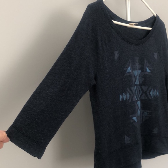 Hollister Navy Blue 3/4 Length Sleeve Tribal Aztec Top Size Xtra Small XS - Picture 4 of 6